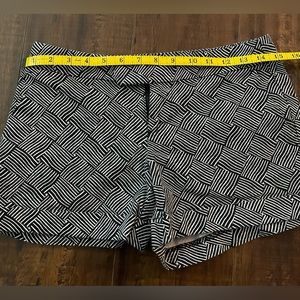 Banana Republic Shorts Ryan fit Black/White Print - Size 0